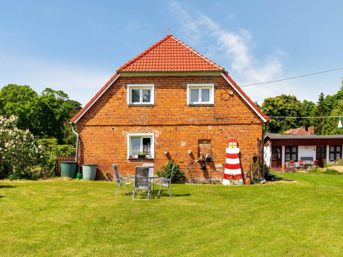 Snug Holiday Home In Divitz Spoldershagen Near Skydiving Exterior foto